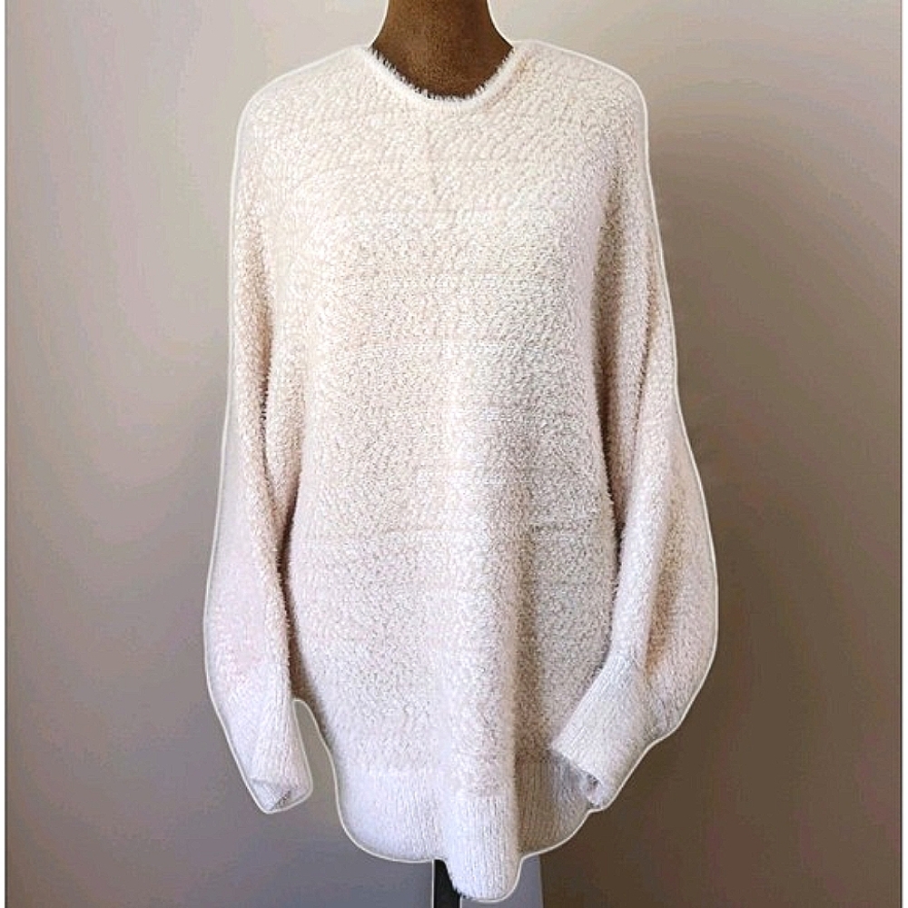 Shiraleah Fuzzy Sweater Size Medium Relaxed Cozy Dolman Sleeve‎ Women's Neutral